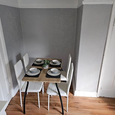 Villa Bright 4-Bed House 15 Min To Manchester Centre Exterior foto