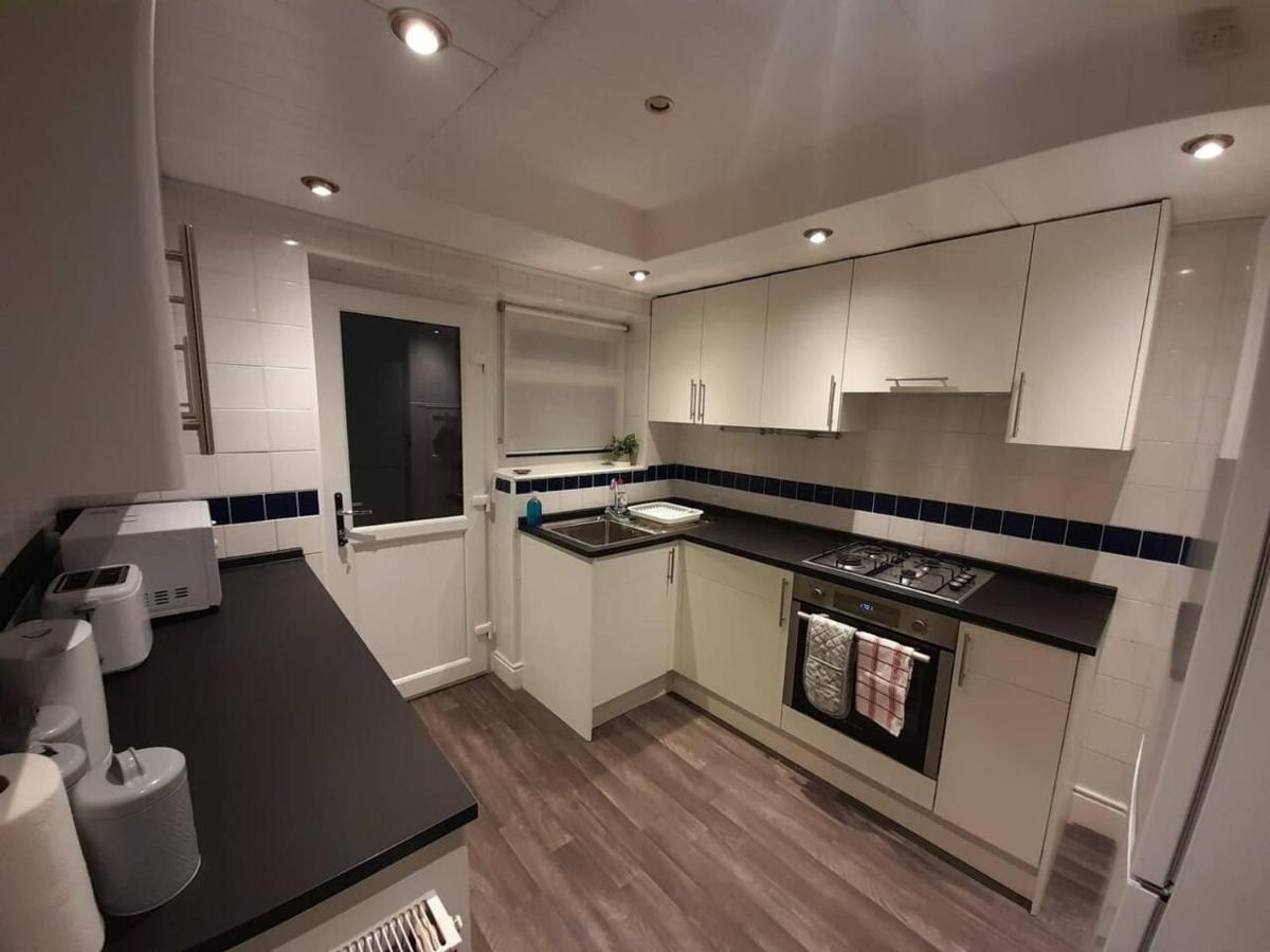 Villa Bright 4-Bed House 15 Min To Manchester Centre Exterior foto