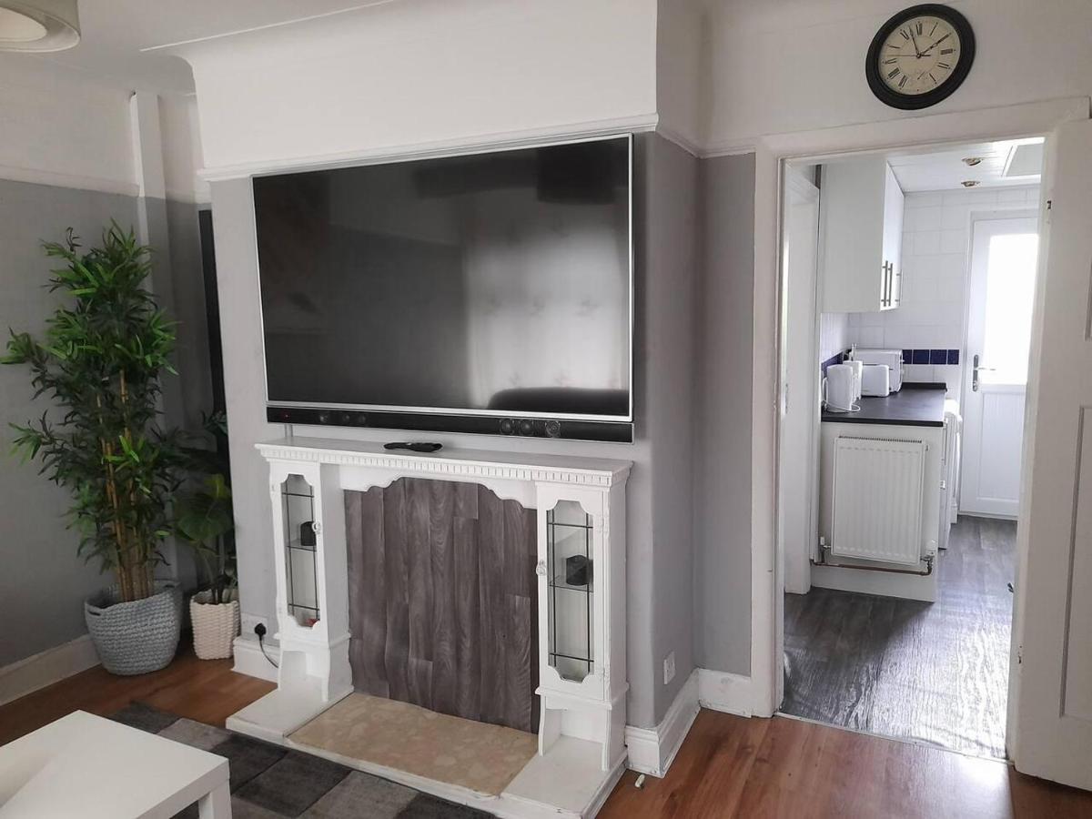 Villa Bright 4-Bed House 15 Min To Manchester Centre Exterior foto
