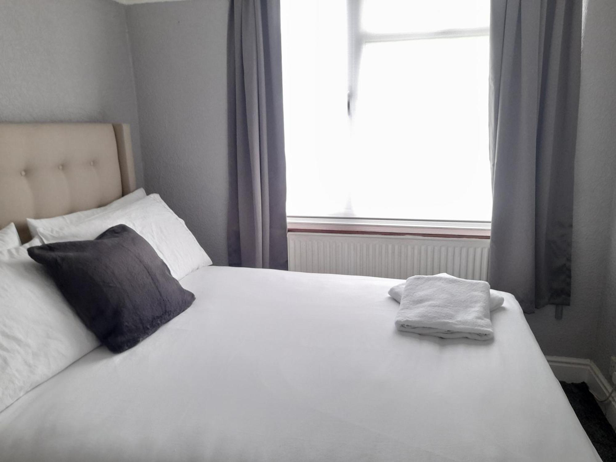 Villa Bright 4-Bed House 15 Min To Manchester Centre Exterior foto
