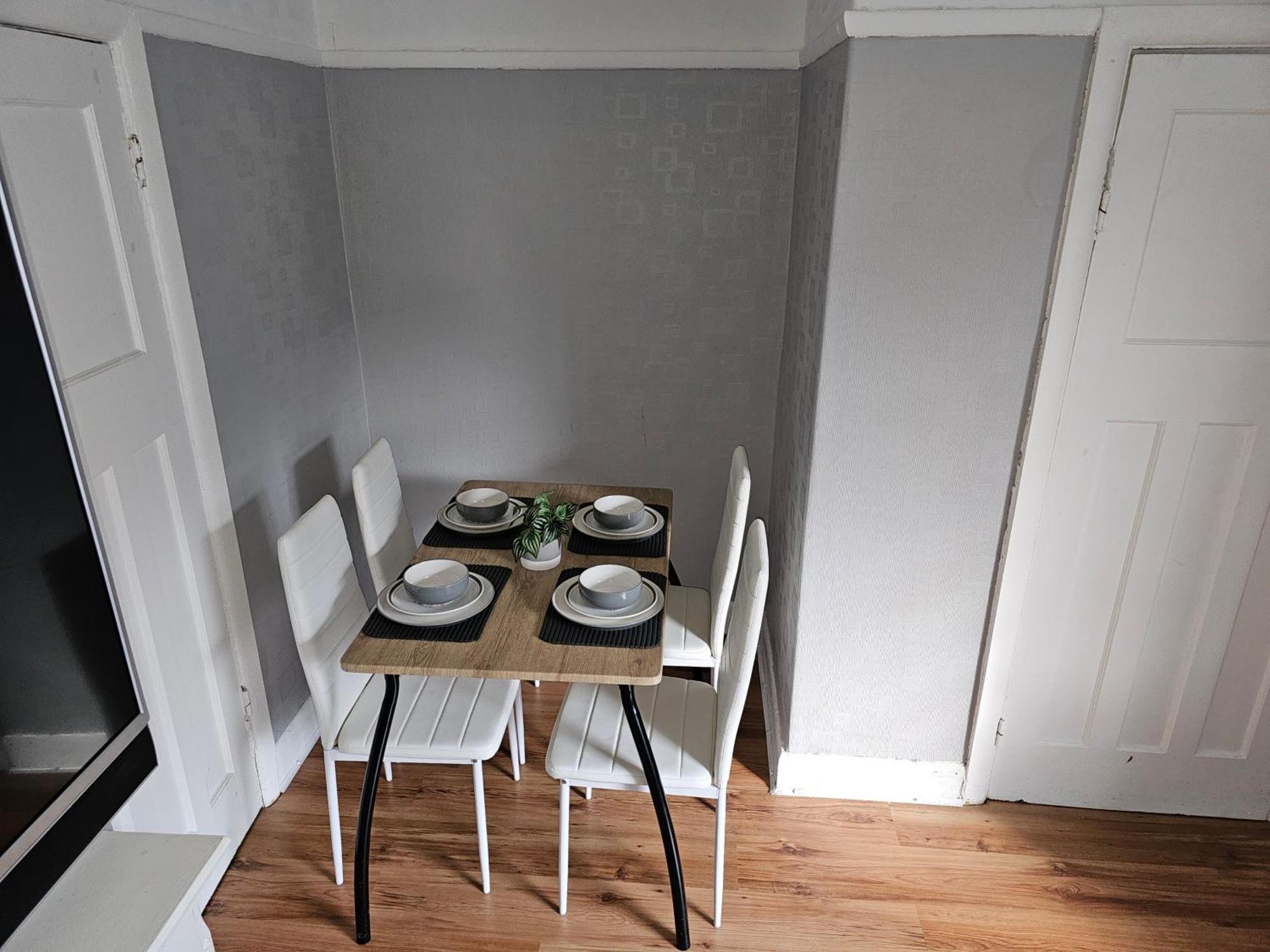 Villa Bright 4-Bed House 15 Min To Manchester Centre Exterior foto