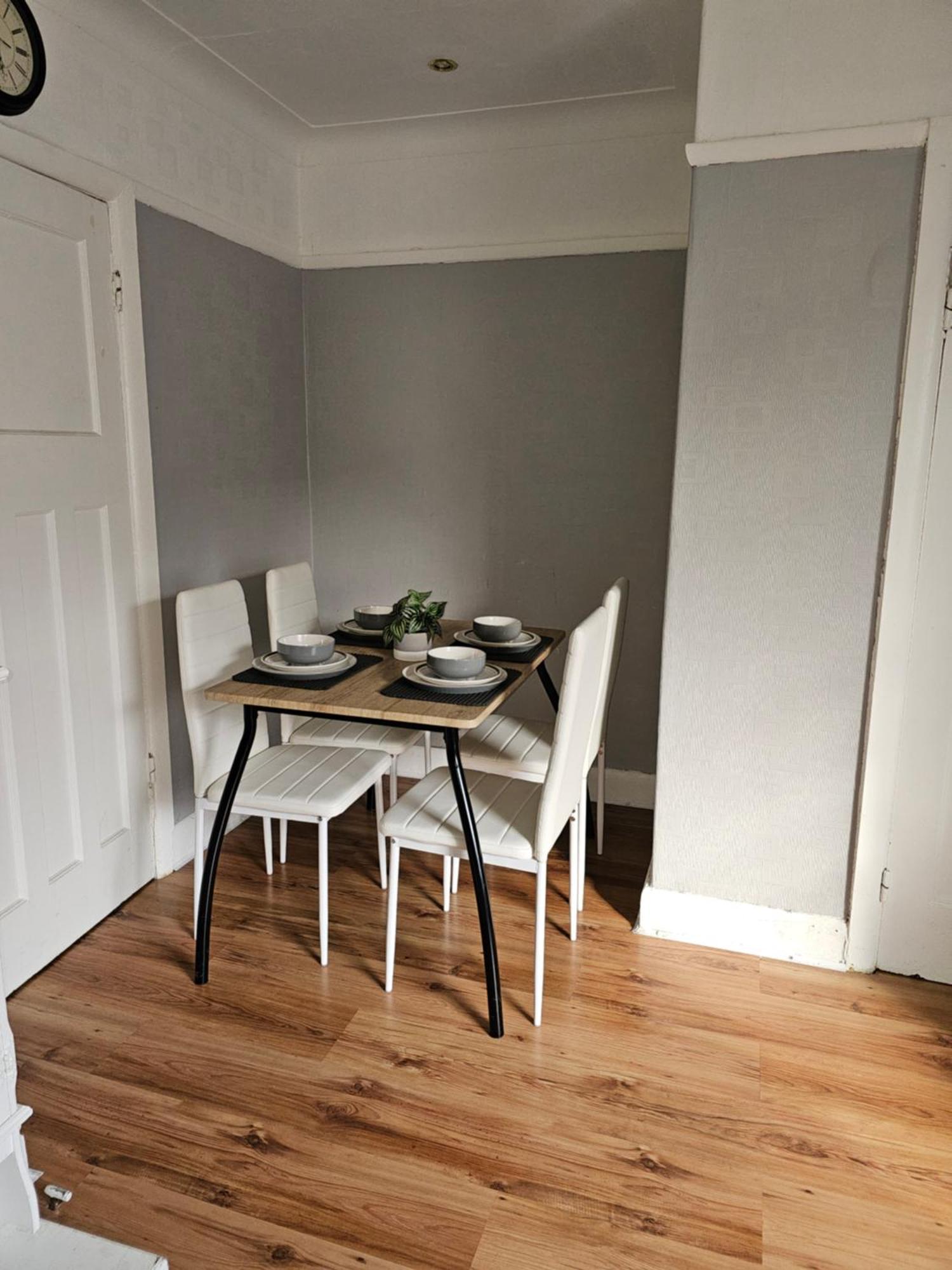 Villa Bright 4-Bed House 15 Min To Manchester Centre Exterior foto